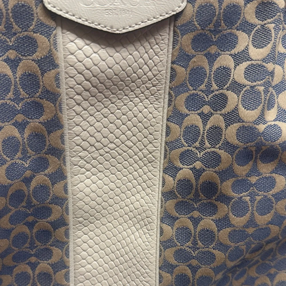 Coach Women's Shoulder Bag - Picture 8 of 9